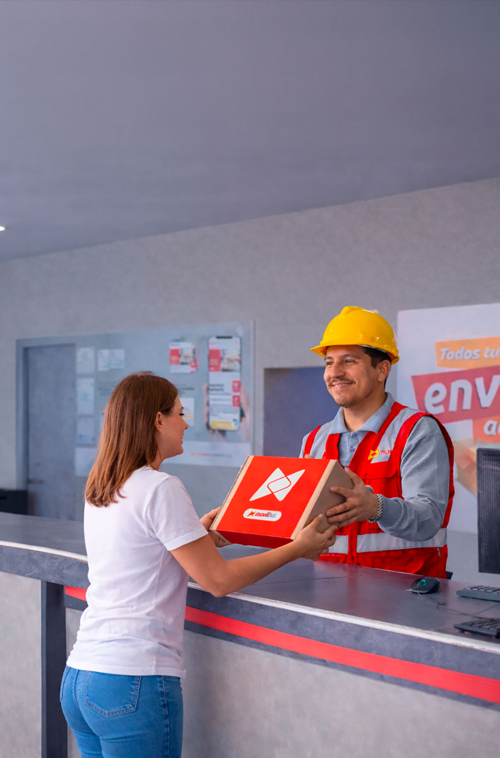 Trabajadores con cascos
