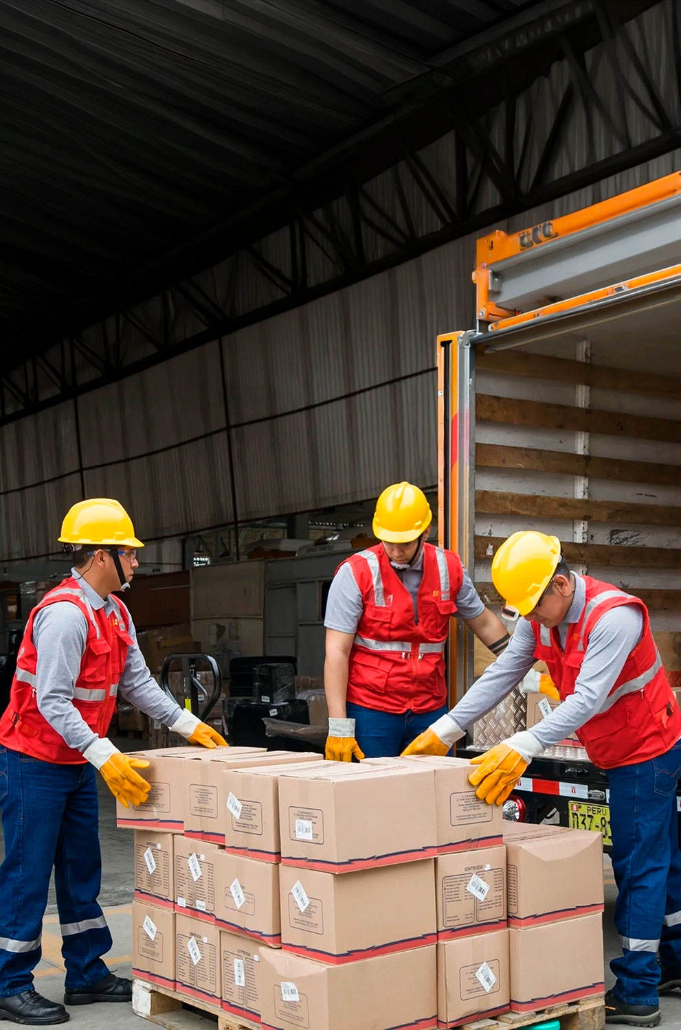 Trabajadores con cascos